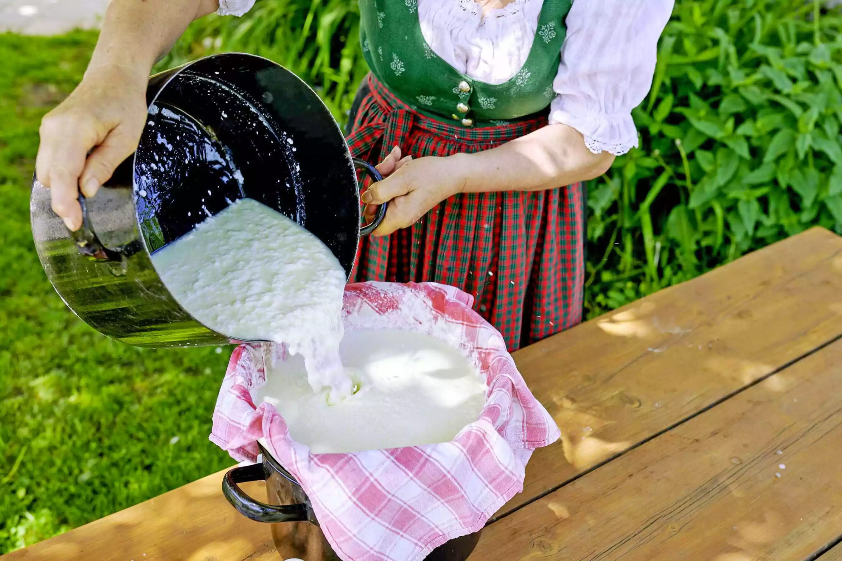 Familienurlaub echte Landwirtschaft Bauernhoferlebnis Oberbayern Chiemgau